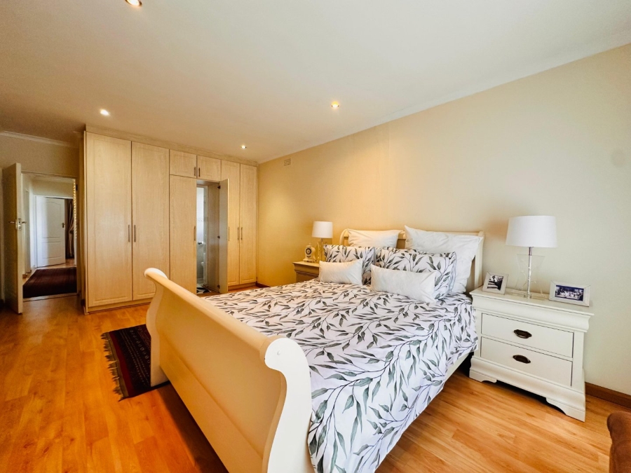 4 Bedroom Property for Sale in Flamingo Vlei Western Cape